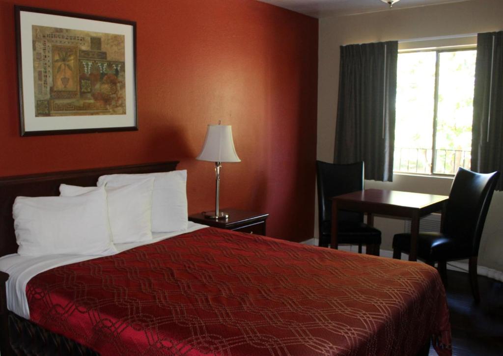 Americas Best Value Inn Kelso Main image 2